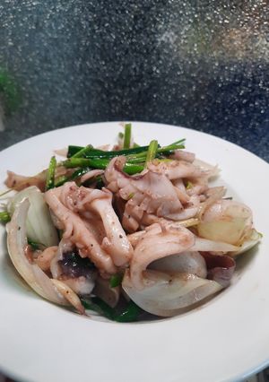 Hình của món Mực xào hành tây.
