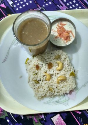 A picture of Cardamom rice, Musk melon and sapodilla juice.