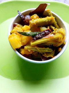 সজনে ডাঁটার তরকারি(sajne datar tarkari recipe in Bengali) রেসিপির প্রধান ছবি