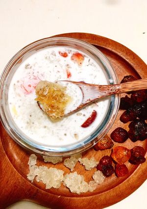 Hình của món Chè dưỡng nhan phiên bản thêm cốt dừa.