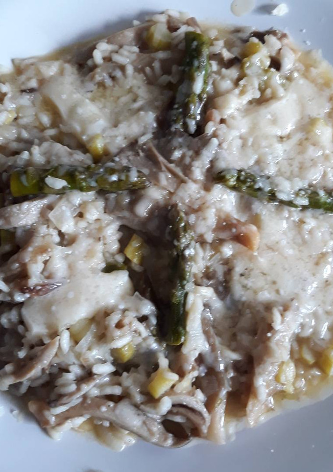 Una foto de Risotto de espárragos verdes y setas