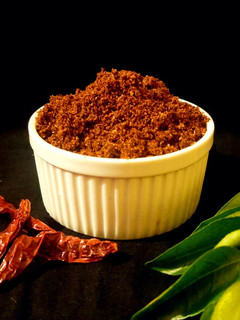 கருப்பு எள் இட்லி பொடி (black sesame idly podi recipe in Tamil) செய்முறை முக்கிய புகைப்படம்