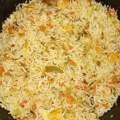 A picture of Chicken veggies fried rice.