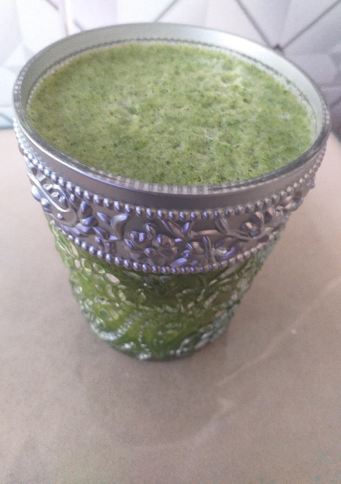 A picture of Kale and cucumber smoothie.