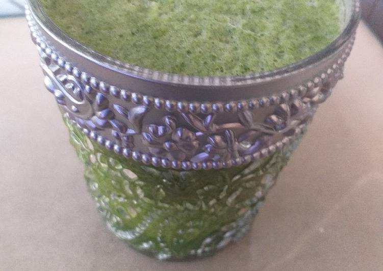 Kale and cucumber smoothie