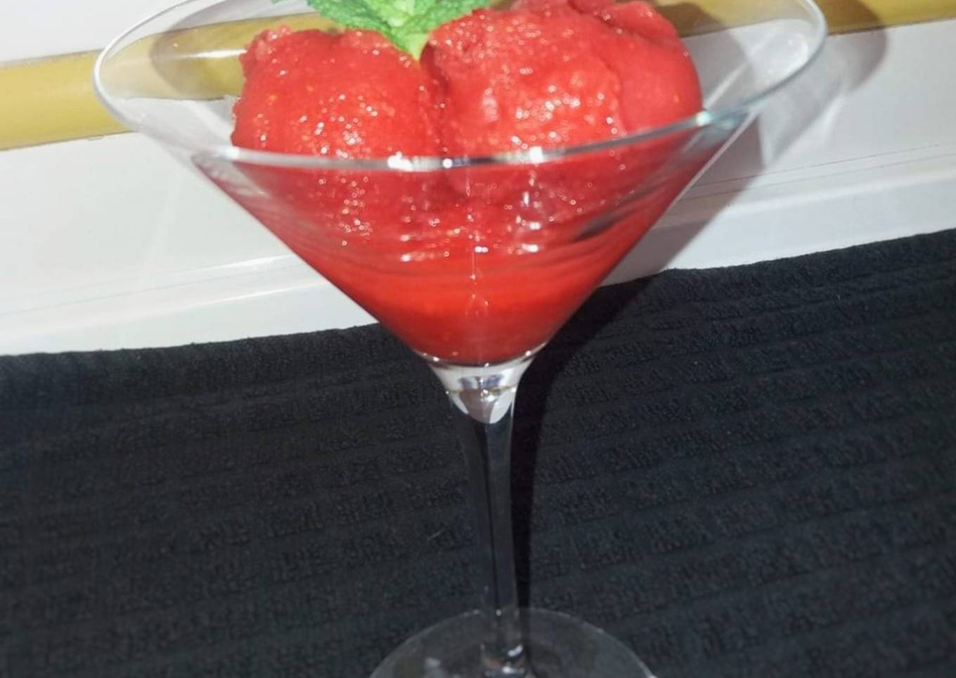 Helado de fresas, ginebra y cayena