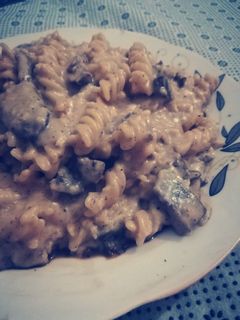 صورة لوصفة مكرونة الوايت صوص بالكبدة