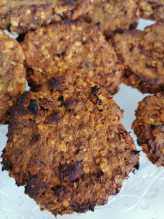 Una foto de Galletas de avena sin gluten, plátano y dátiles
