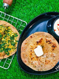 मेथी पनीर पराठा (methi paneer paratha recipe in Hindi) रेसिपी मुख्य फोटो