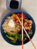 Poke salad mar y tierra