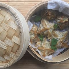 A picture of Pork dim sum/dumplings.