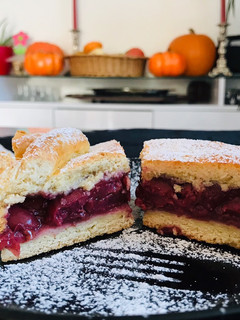 Tepsis meggyes pite recept fotója