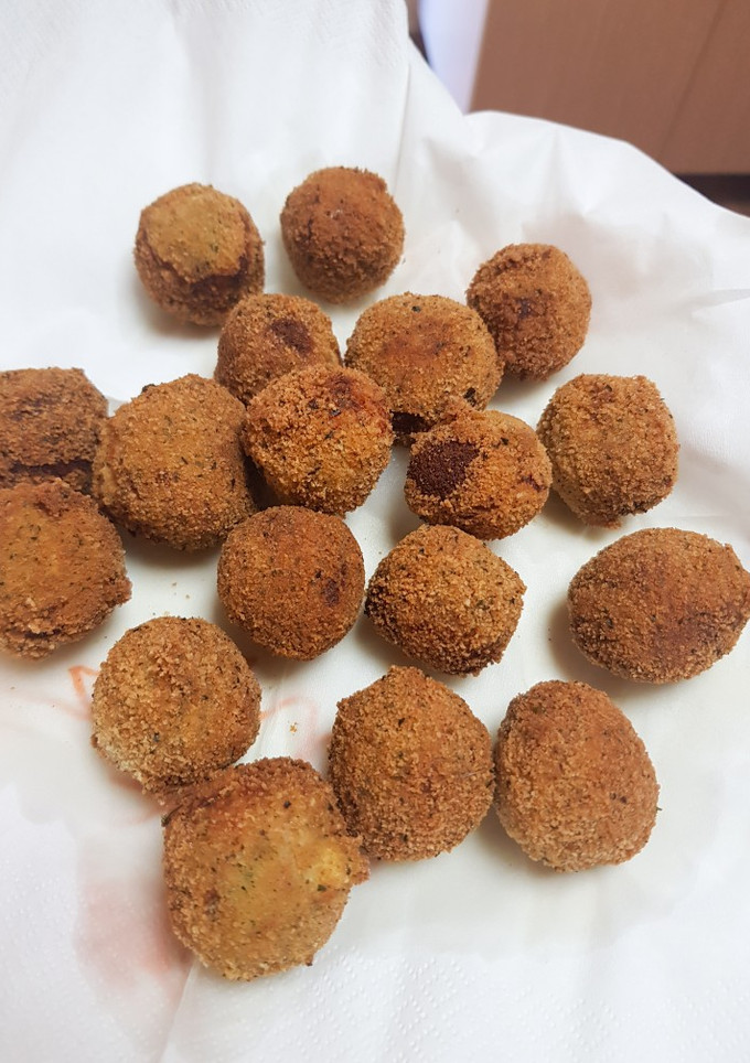 Una foto de Bolitas de queso y atún