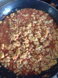 Una foto de Huevo en salsa roja