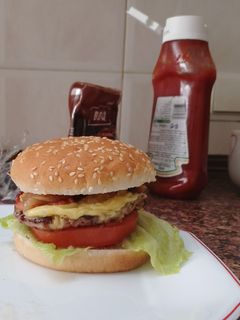 Una foto de Hamburguesa completa con Bacon