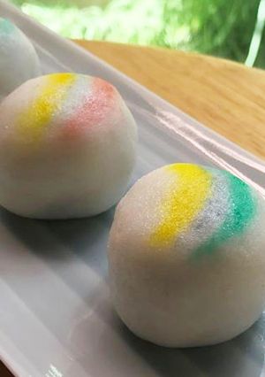 Une photo de Niji; L’arc-en-ciel- Jouyo Manjyu (Wagashi)