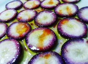 Foto principal de Zanahorias moradas con aceite, limón y tabasco