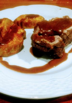 Una foto de Bondiolita marinada con batatas
