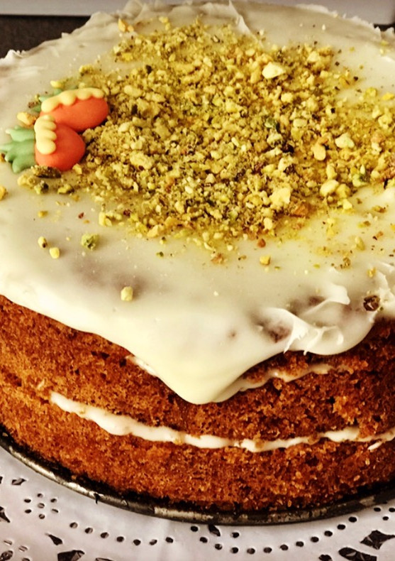 Una foto de Carrot cake con pistachos y almendras 😍😍 (sin lactosa)