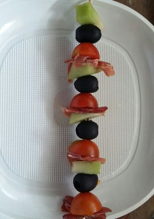 Foto principal de Brocheta con aceitunas negras