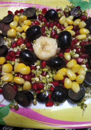 A picture of Sprouts fruit chaat.