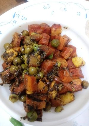 A picture of Gajar matar ki sabji.