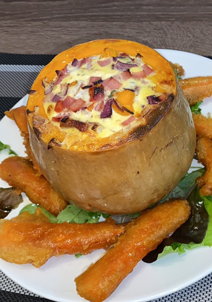 Una foto de Calabaza rellena con zanahoria rebozada en cerveza con miel