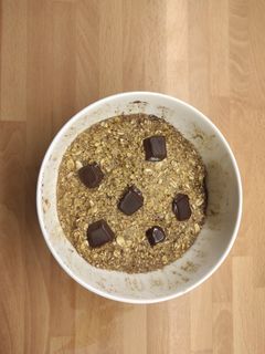 Una foto de Baked oats de chocolate al microondas