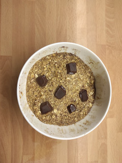 Una foto de Baked oats de chocolate al microondas
