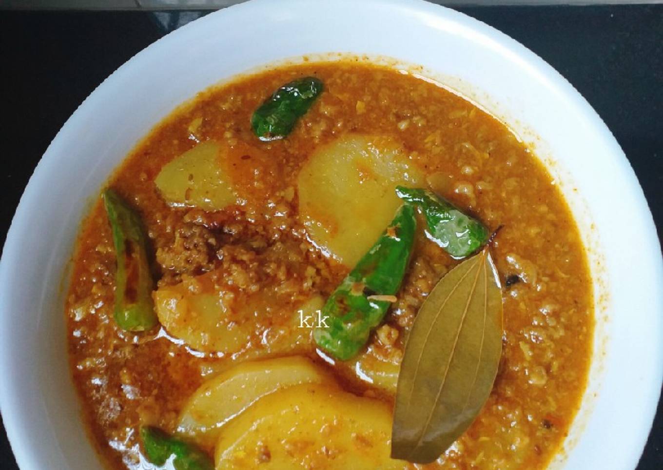 Three coloured Baghara Aloo Qeema