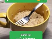 Una foto de bizcocho plátano y avena microondas