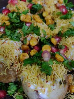 દહીં પૂરી (Dahi Puri Recipe In Gujarati) રેસીપી મુખ્ય ફોટો