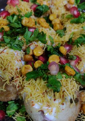 દહીં પૂરી (Dahi Puri Recipe In Gujarati) રેસીપી મુખ્ય ફોટો