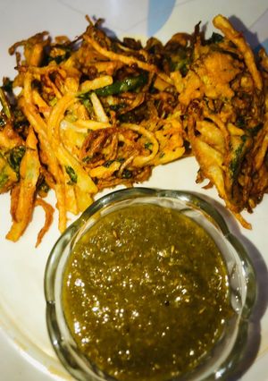 A picture of Cabbage mix vegi pakora😋بن گوبھی مکس ویجی پکوڑہ😋.