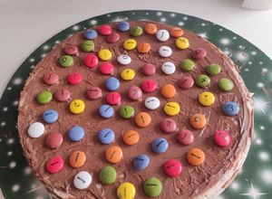 Una foto de Tarta de huesitos con lacasitos