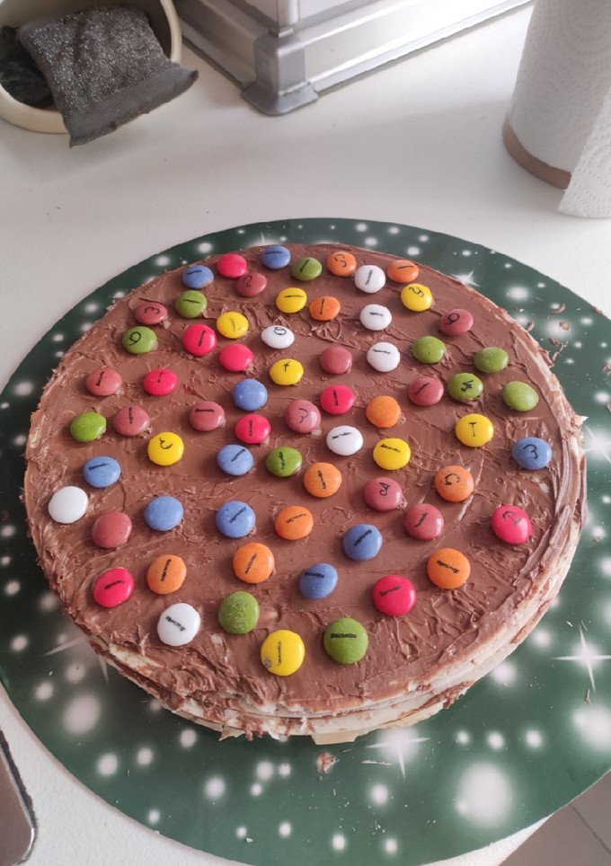 Una foto de Tarta de huesitos con lacasitos