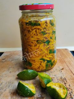 आलं, मिरची, आंबी हळद लोणचे... (वाडवळी पद्धतीने) (aala mirchi ambi haldi lonche recipe in marathi) रेसिपी चे मुख्य फोटो