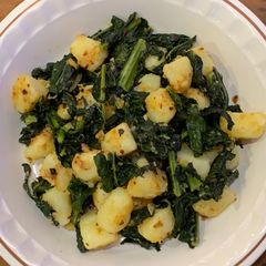 A picture of Cavolo nero and potatoes sautéed with chilli and garlic.