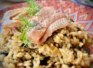Una foto de Arroz carnaroli con hinojo silvestre y salmón