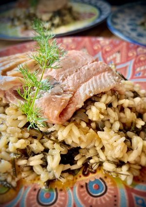 Una foto de Arroz carnaroli con hinojo silvestre y salmón