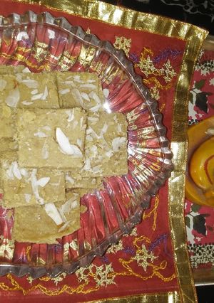 ઓટ્સની સુખડી (Oats Sukhdi Recipe In Gujarati) રેસીપી મુખ્ય ફોટો