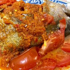 A picture of Asam Fish Head with Tomato.