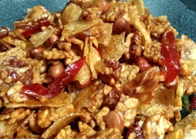 Wajib coba! Resep termudah membuat Kering tempe kentang kacang kriuk untuk Idul Fitri dijamin sedap