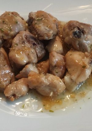 Una foto de Pollo Al Ajillo