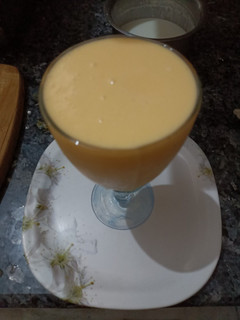 आम का मिल्क शेक (Aam ka milk shake recipe in hindi) रेसिपी मुख्य फोटो