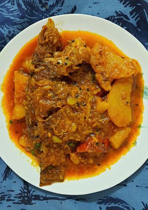 মাছের আলু-টমেটো ঝাল(macher aloo tomato jhal recipe in Bengali) রেসিপির প্রধান ছবি