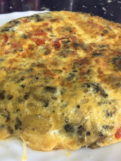 Una foto de Tortilla de patata, morcilla y pimiento