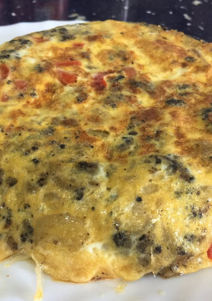 Una foto de Tortilla de patata, morcilla y pimiento