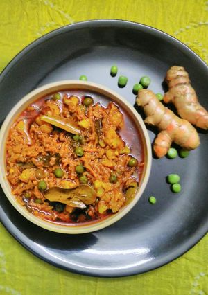 A picture of Raw turmeric curry.