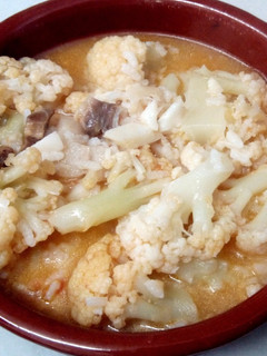 Una foto de Arroz con bacalao y coliflor